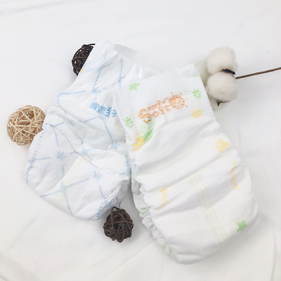 OEMのスイスの質の巨大な吸収の赤ん坊のおむつのおむつは赤ん坊のおむつを柔らかく引き上げます