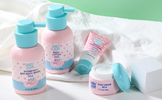 穏やかなおよびNurishingの原料の保湿の赤ん坊のBathのギフトはいちごを置く